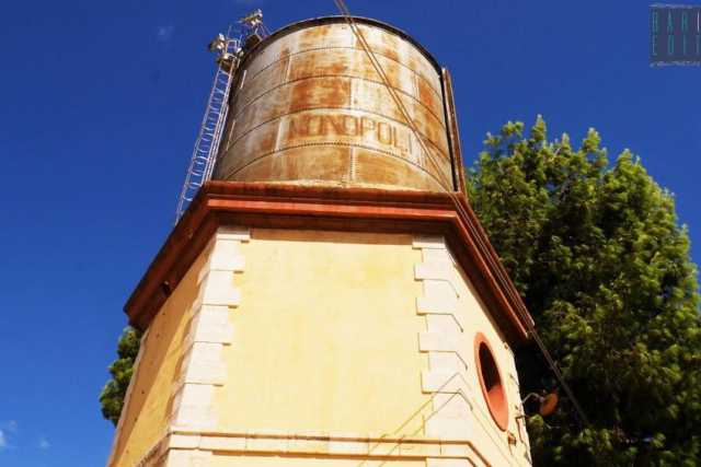 Quella strana costruzione nella stazione di Monopoli: �E� un�antica "torre dell�acqua"�